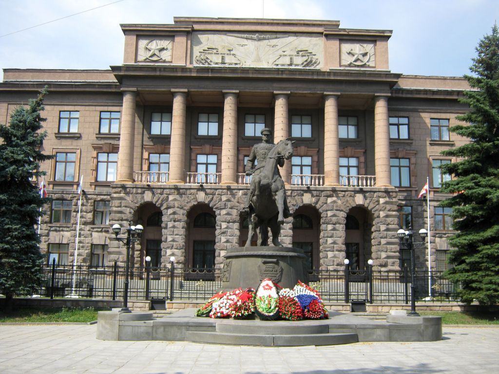 Памятник_Жукову_и_штаб_ЦВО_6 (1).jpg